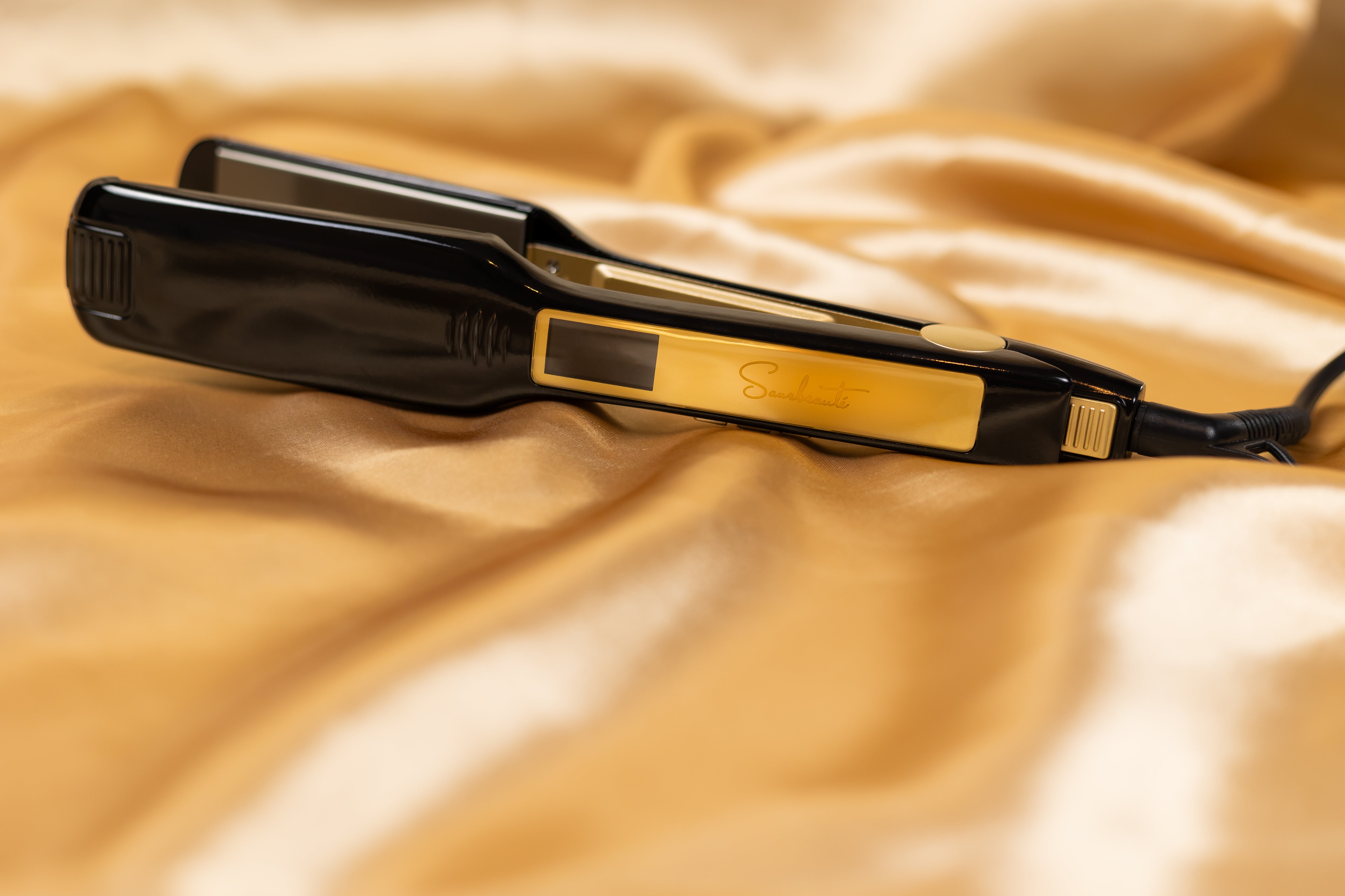 De zoektocht naar de beste stijltang voor dik haar: waar moet je op letten?