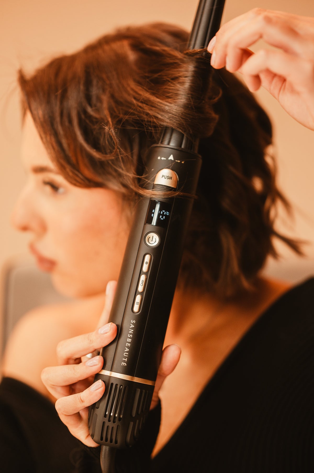 vrouw met airwrap dun fijn haar